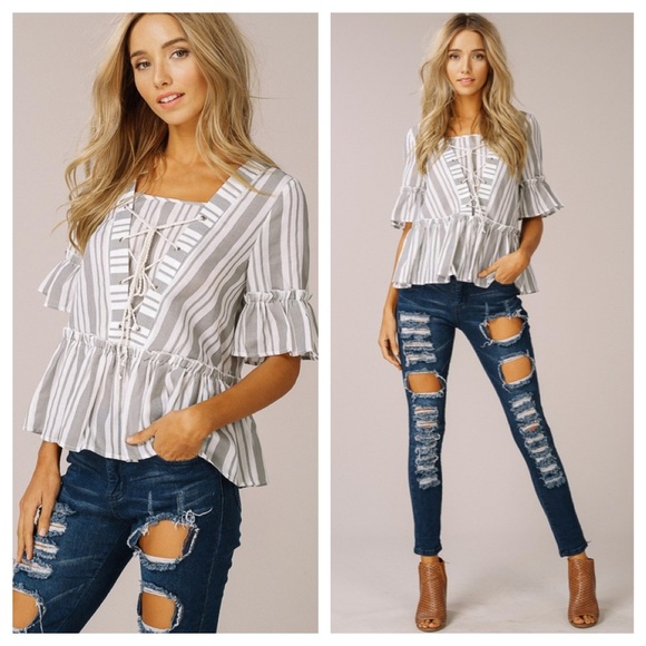 Tops - 🦋MAKE AN OFFER!🦋Gray And White Stripe Top